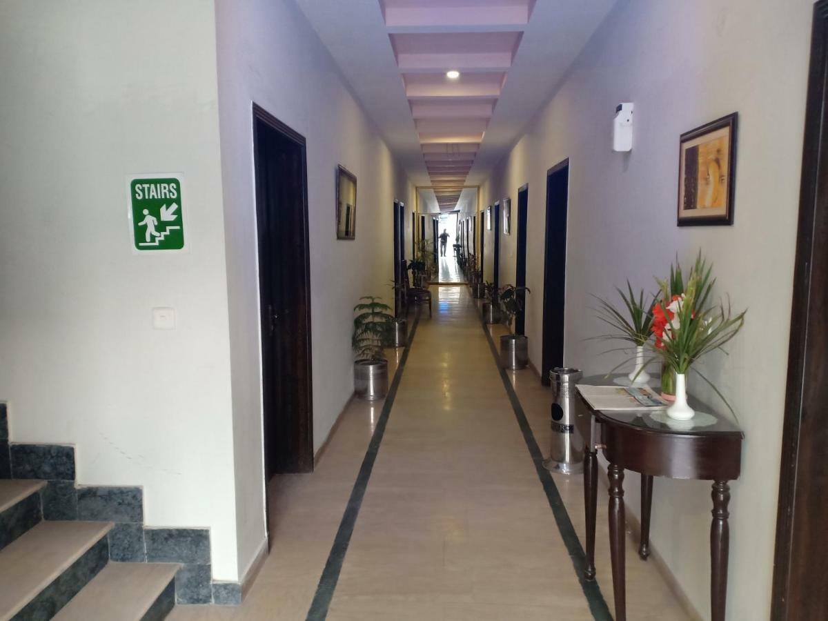 Al-Fateh Hotel Лахор Экстерьер фото